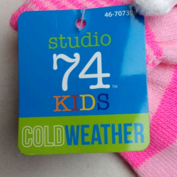 Kid gloves with attached adorable animal character, NEW never used. 🐰 Bunny - Picture 3 of 4